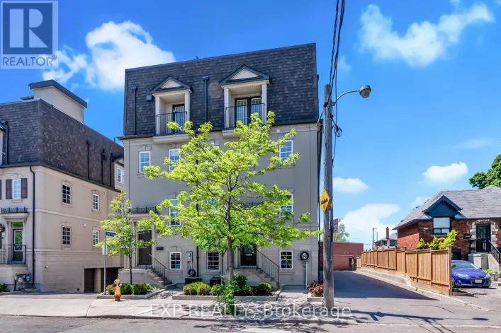 B - 2 FAIRLEIGH CRESCENT, Toronto