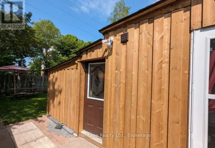 B - 204 COURT STREET, Oshawa