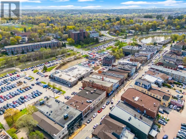 B - 207 MAIN STREET S, Newmarket
