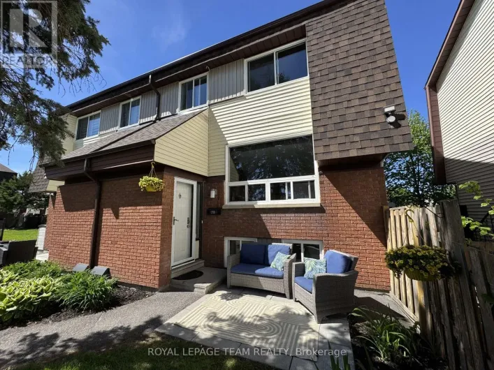 B - 21 WOODVALE GREEN, Ottawa