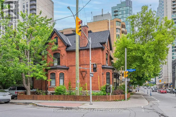 B - 220 LYON STREET N, Ottawa