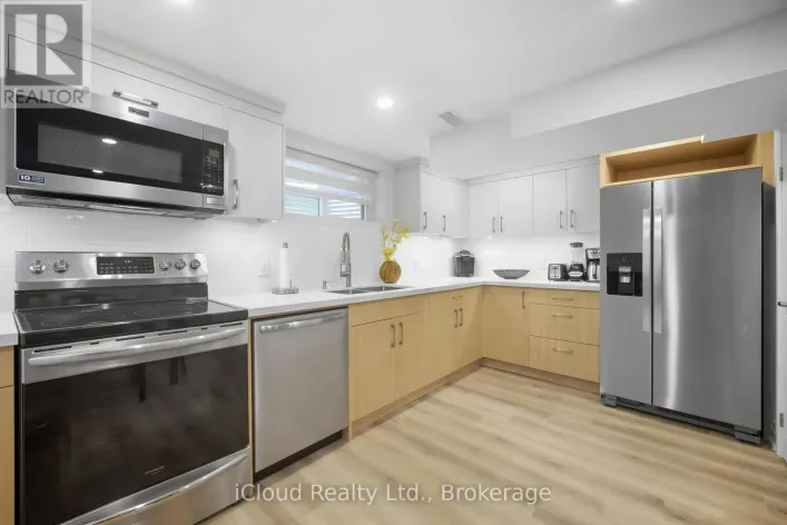 Apartment for rent: B - 23 SWANHURST BOULEVARD, Mississauga