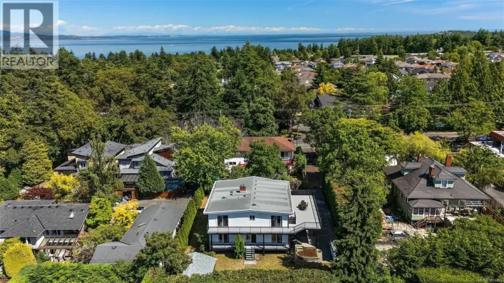B 4450 Tyndall Ave, Saanich