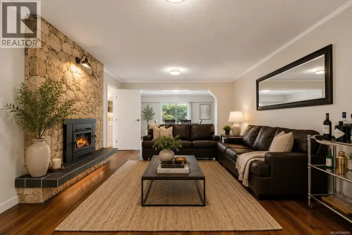 B 4450 Tyndall Ave, Saanich