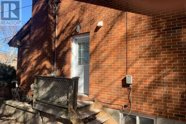B - 562 MULOCK COURT, Newmarket