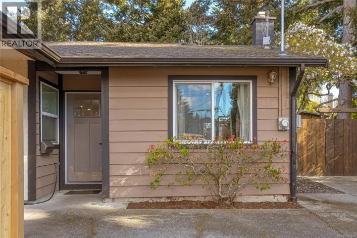 B 614 Evans Dr, Colwood