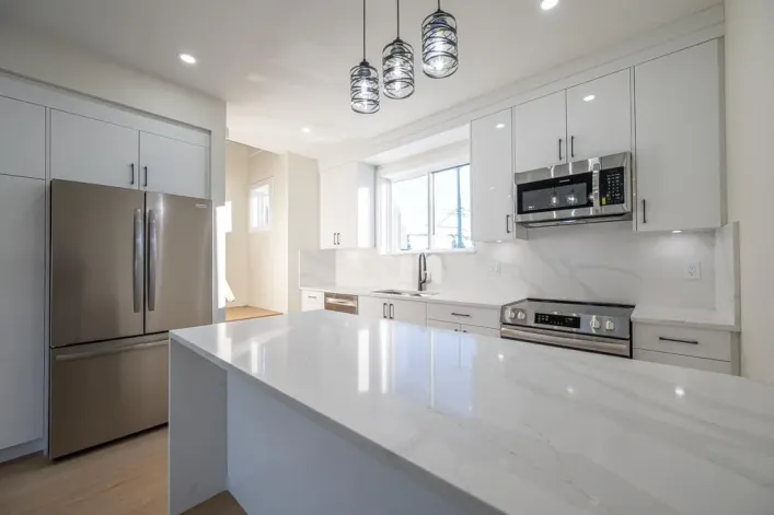 B 7533 WREN STREET, Mission