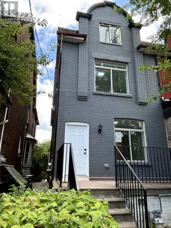 B02 - 643 BATHURST STREET, Toronto