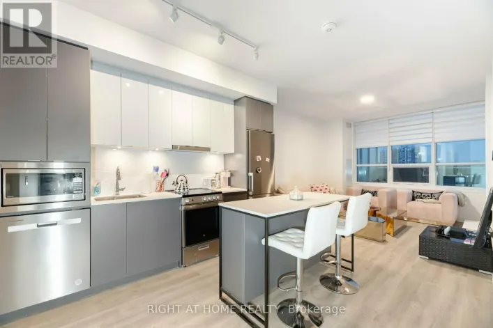 B-226 - 50 UPPER MALL WAY, Vaughan