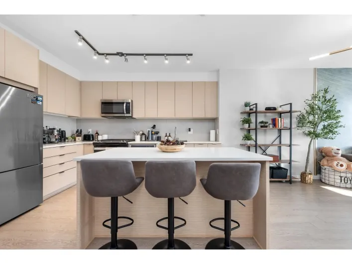 B303 8150 207 STREET, Langley