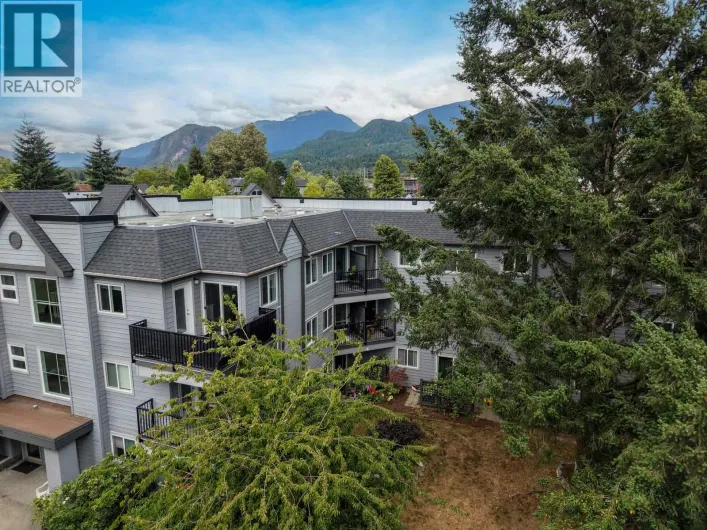 B310 40120 WILLOW CRESCENT, Squamish