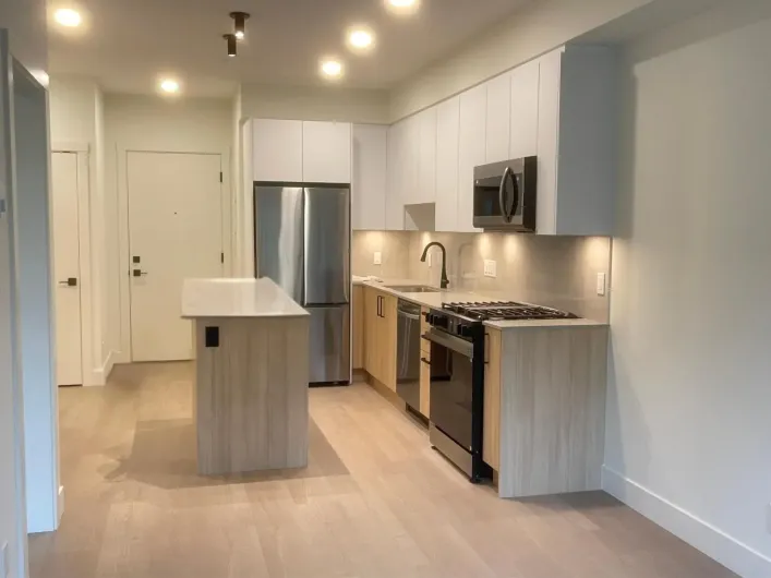 B3xx-8230 208B STREET, Langley