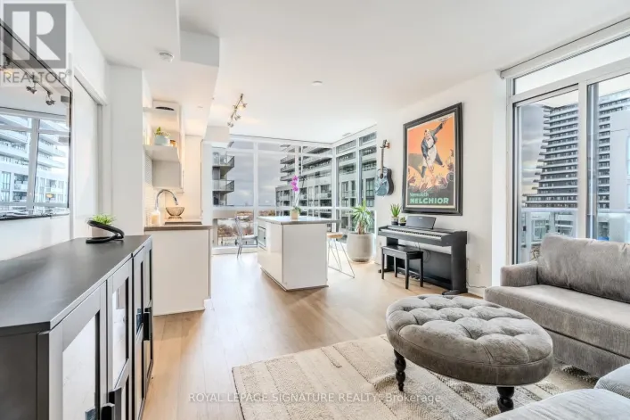 B415 - 60 ANNIE CRAIG DRIVE, Toronto