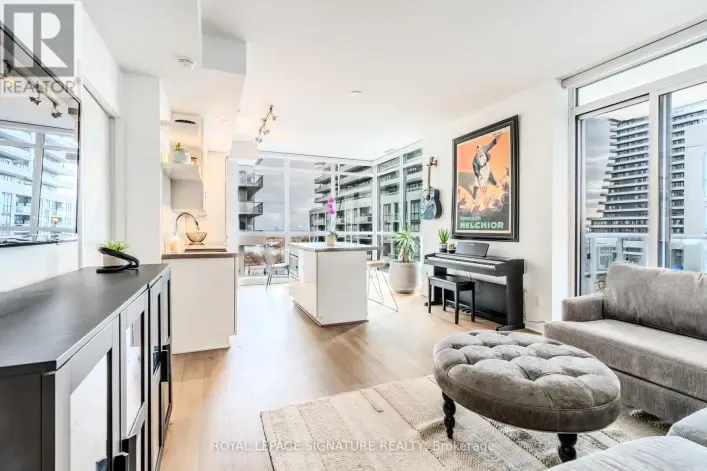 B415 - 60 ANNIE CRAIG DRIVE, Toronto