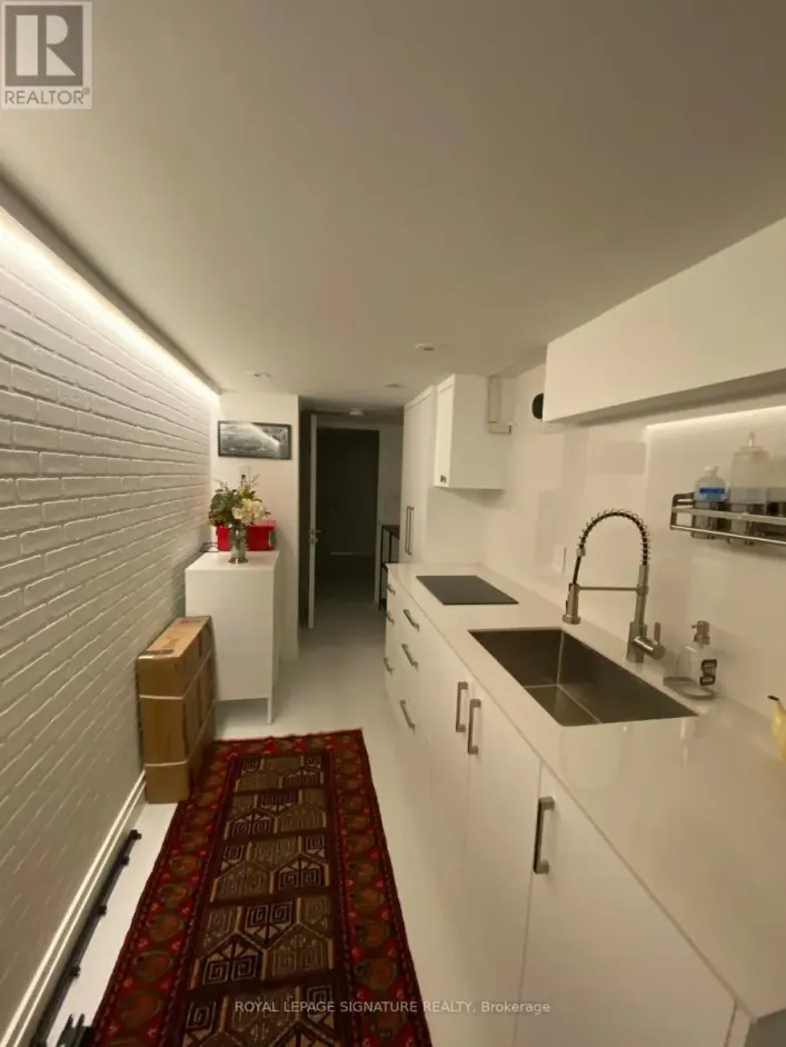 BACHOLOR - 19 TEDDINGTON PARK AVENUE, Toronto