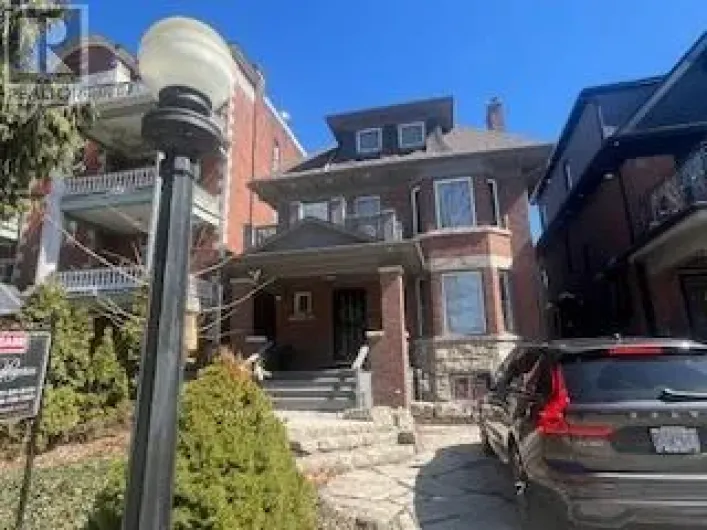 BACK STUDIO APARTMENT - 335 PALMERSTON BOULEVARD, Toronto