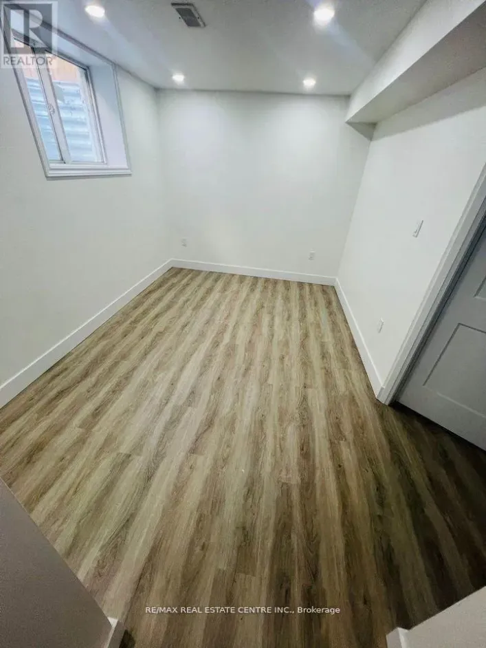 BASEMEN - 3916 AUCKLAND AVENUE, London South