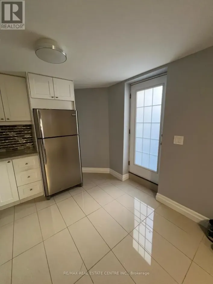 BASEMENT - 230-1 HUNTINGFORD GATE, Milton