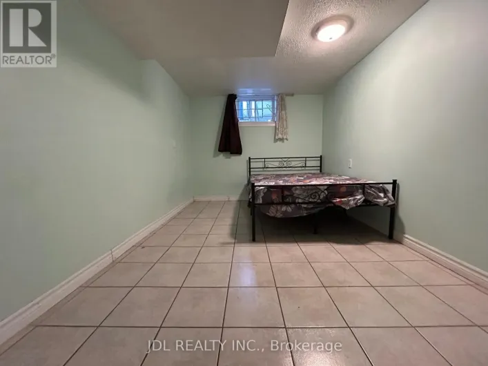 BASEMENT - 62 NEWLANDS AVE AVENUE, Toronto