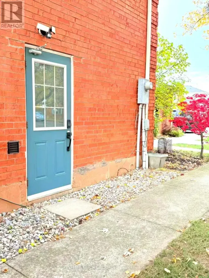 BASEMENT APARTMENT - 2537 AMBERCROFT TRAIL, Mississauga