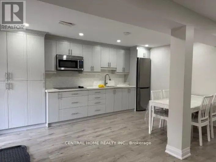 BASEMENT APT - 29 AIKENHEAD AVENUE, Richmond Hill