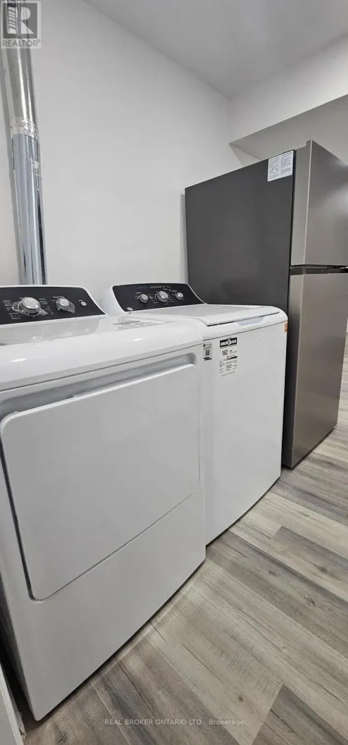 BASEMENT B - 1296 ELLENTON CRESCENT, Milton