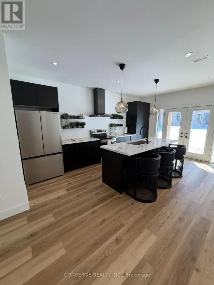 BASEMENT UNIT - 10 SWEET CICELY STREET, Springwater