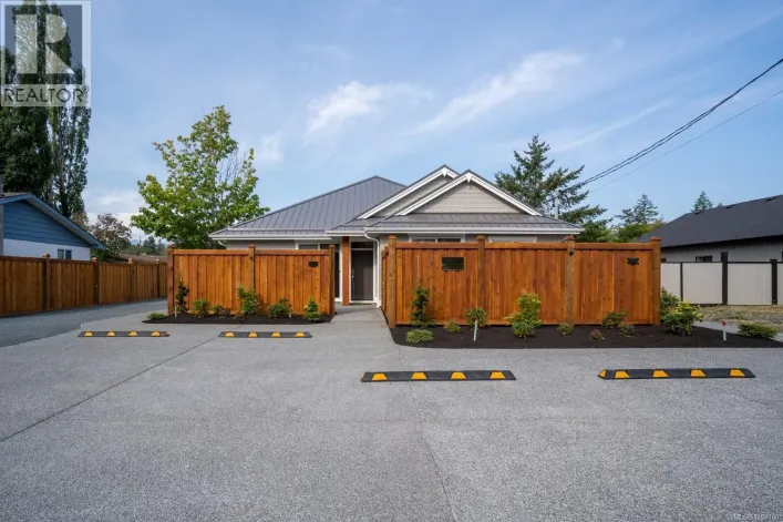 B/D 247 Finholm St, Parksville