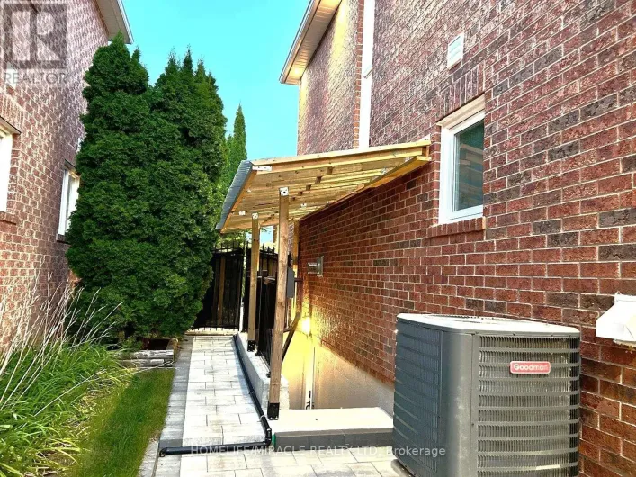 BSMT - 11 BERKSHIRE COURT, Whitby