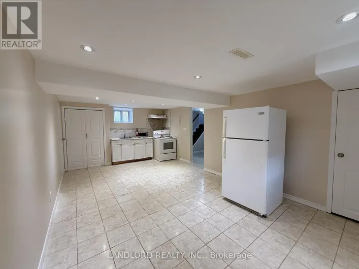 BSMT - 220 ELLINGTON DRIVE, Toronto