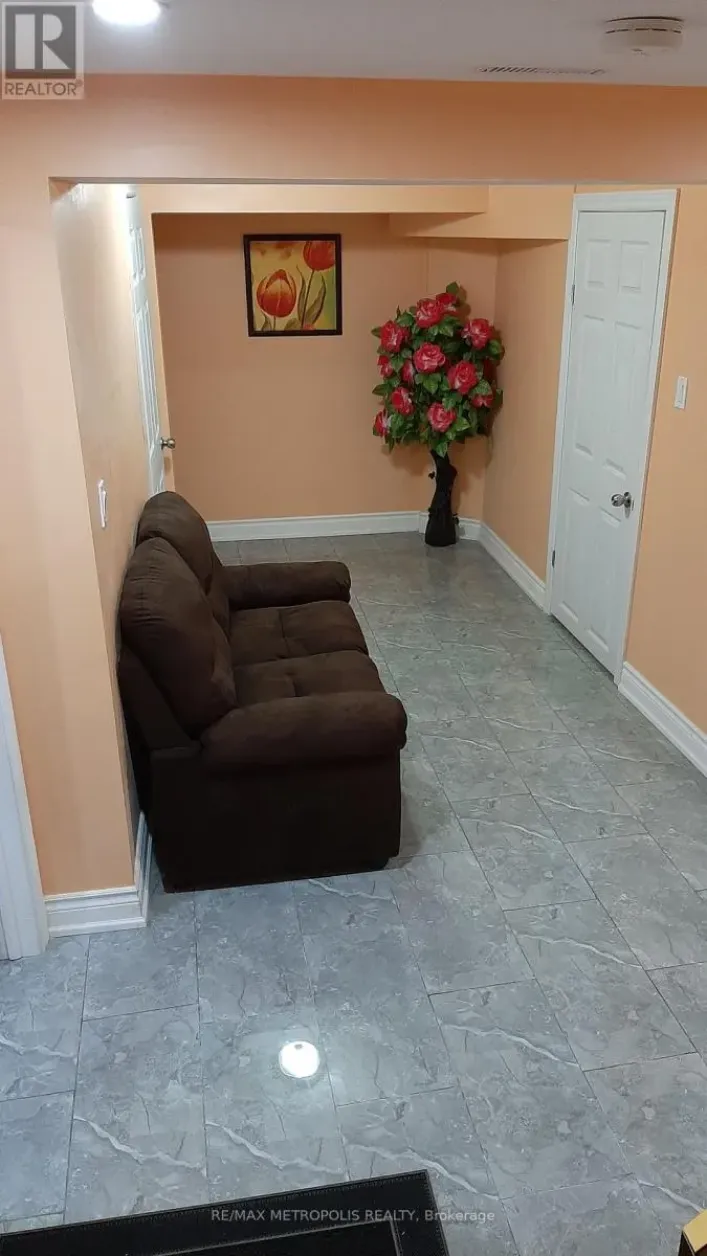 BSMT - 235 HUPFIELD TRAIL, Toronto
