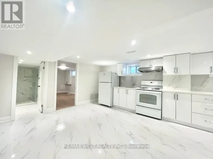 BSMT - 4 SUTHERLAND AVENUE, Toronto