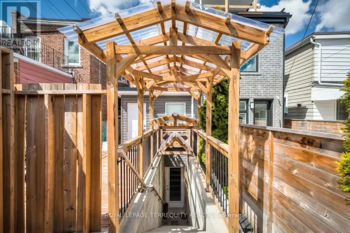 BSMT - 665 CRAWFORD STREET, Toronto