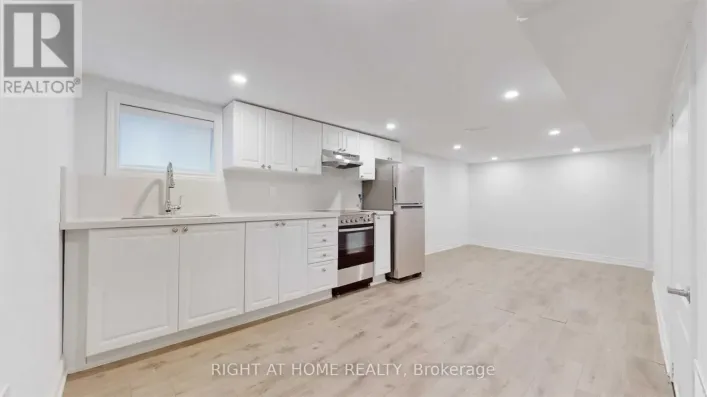 BSMT - 8 AIRLEY CRESCENT, Toronto