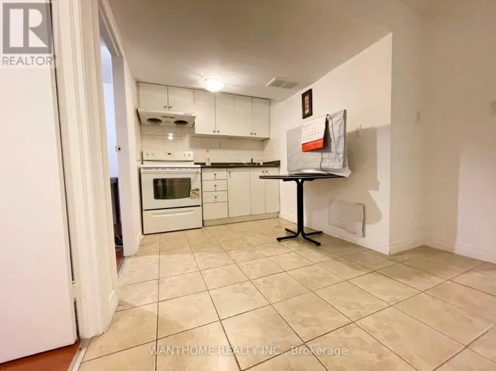 BSMT - 82 MARESFIELD DRIVE, Toronto
