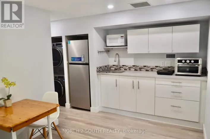 BSMT - 9 BARWELL CRESCENT, Toronto