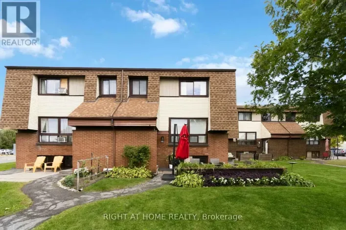 Row / Townhouse for sale: C - 23 WOODVALE, Ottawa