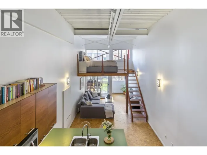 C6 238 E 10TH AVENUE, Vancouver