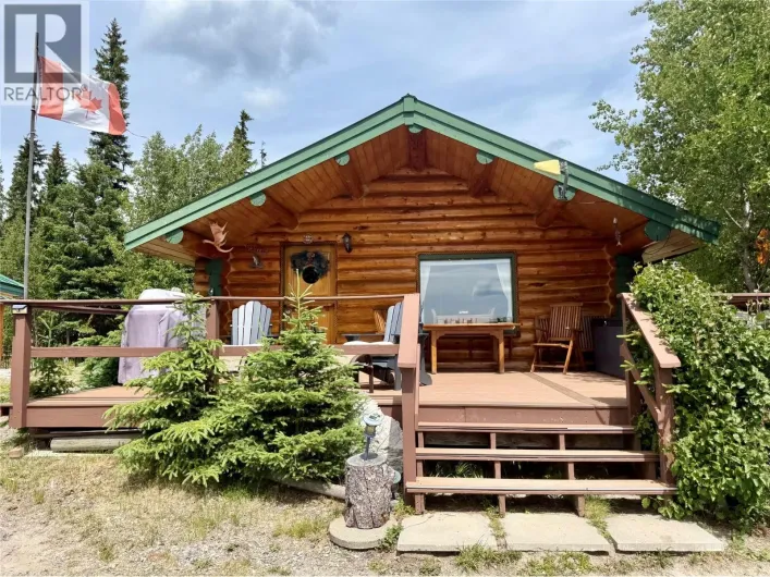 House for sale: Cabin 4 Hatheume Lake Road, Peachland
