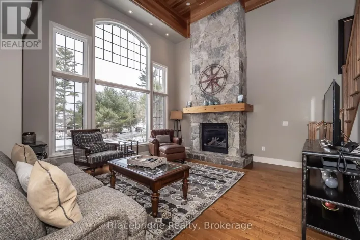 CARLING 10 W3 - 3876 MUSKOKA ROAD 118 HIGHWAY W, Muskoka Lakes