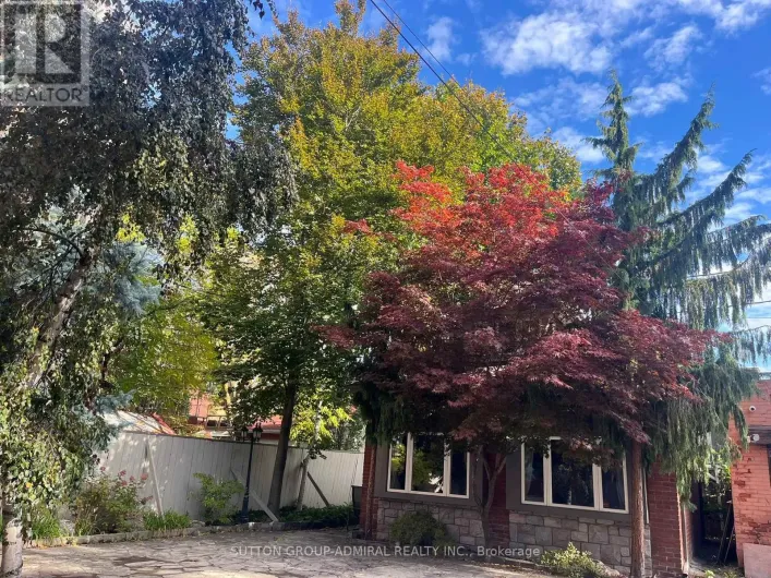 COACH HOUSE - 335 PALMERSTON BOULEVARD, Toronto