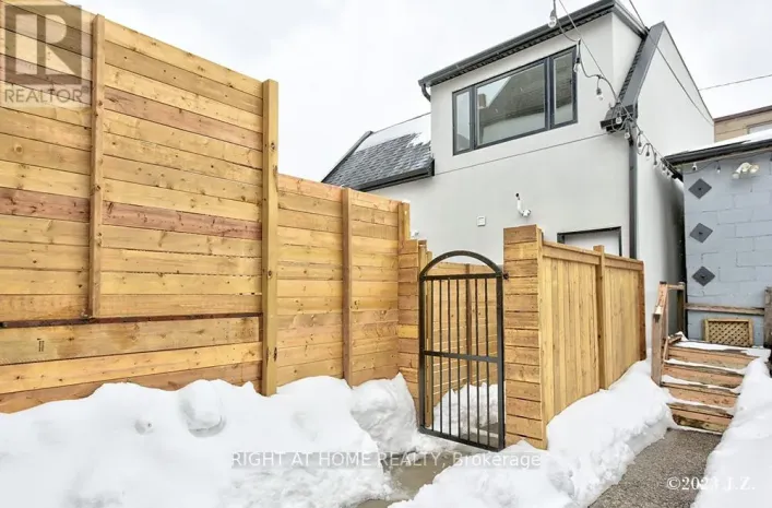 COACH HOUSE - 48 LANARK AVENUE, Toronto