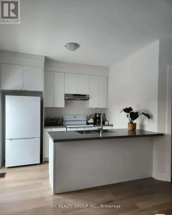 COACH HOUSE - 9416 BAYVIEW AVENUE, Richmond Hill