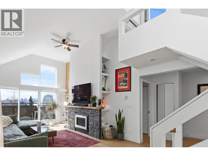 D 225 E 4TH STREET, North Vancouver