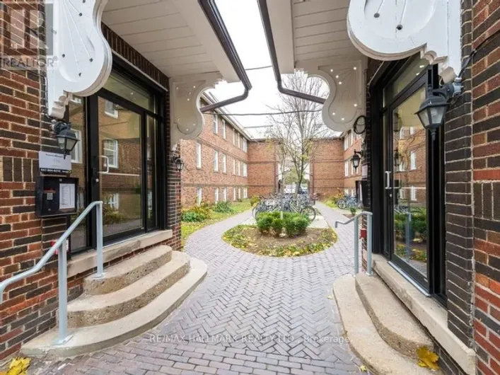 D04 - 245 HOWLAND AVENUE, Toronto