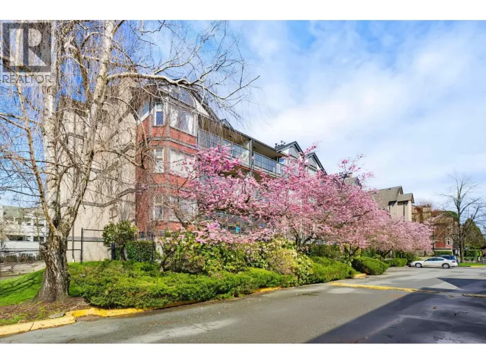 D205 4845 53 STREET, Delta