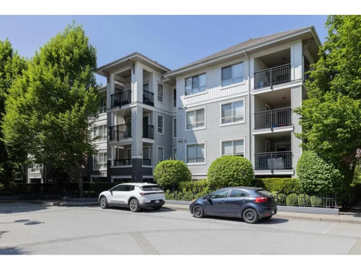 D401 8929 202 STREET, Langley