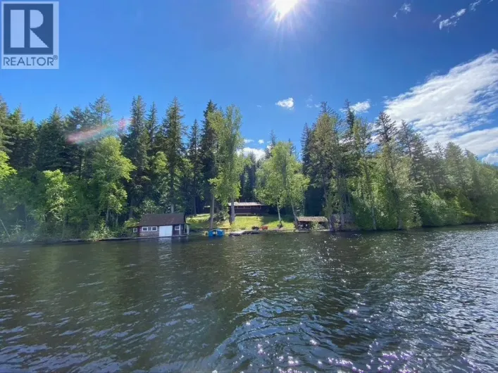 House for sale: DL 2744 MAHOOD LAKE ROAD, Mahood Lake