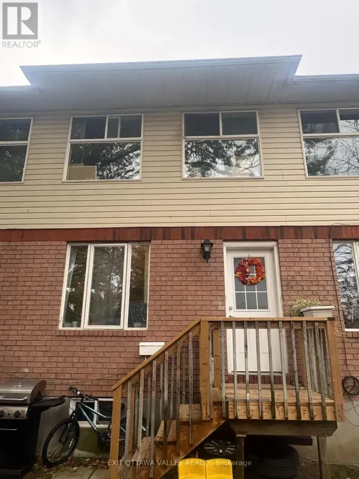 E - 403 TRAFALGAR ROAD, Pembroke