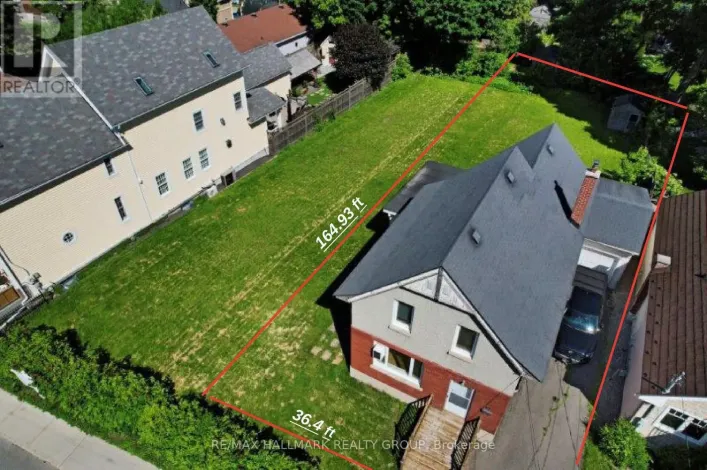 EAST SIDE - 67 SPRINGHURST AVENUE, Ottawa